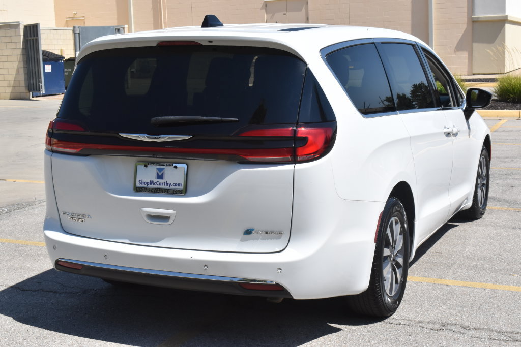 Used 2024 Chrysler Pacifica Limited FWD image 13