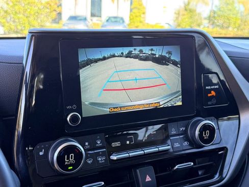 Used 2023 Toyota Highlander XLE image 27