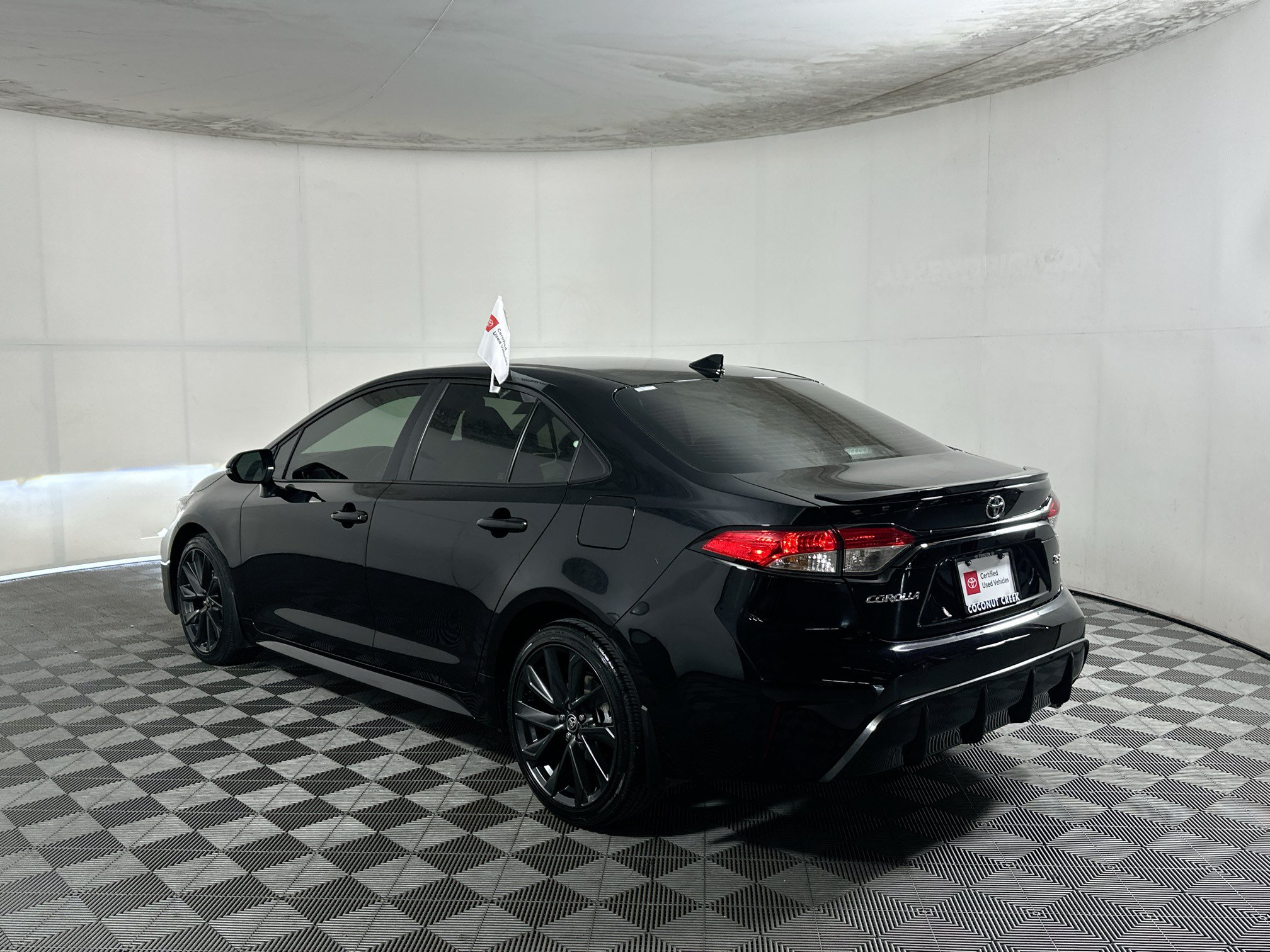 Used 2025 Toyota Corolla SE FWD image 5