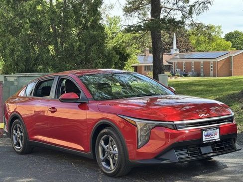 Used 2025 Kia K4 FWD image 2