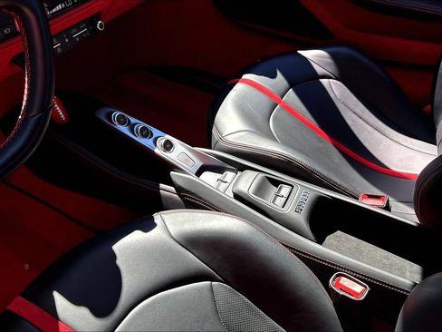 Used 2023 Ferrari F8 Tributo RWD image 16