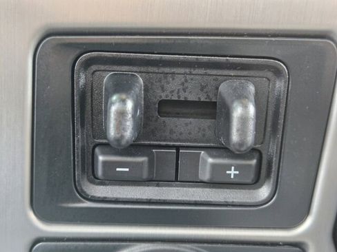 Used 2022 Ford F350 Platinum w/ Tremor Off-Road Package AWD/4WD image 32