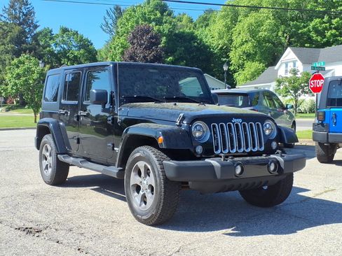 Used 2016 Jeep Wrangler Unlimited Sahara w/ Max Tow Package AWD/4WD image 1