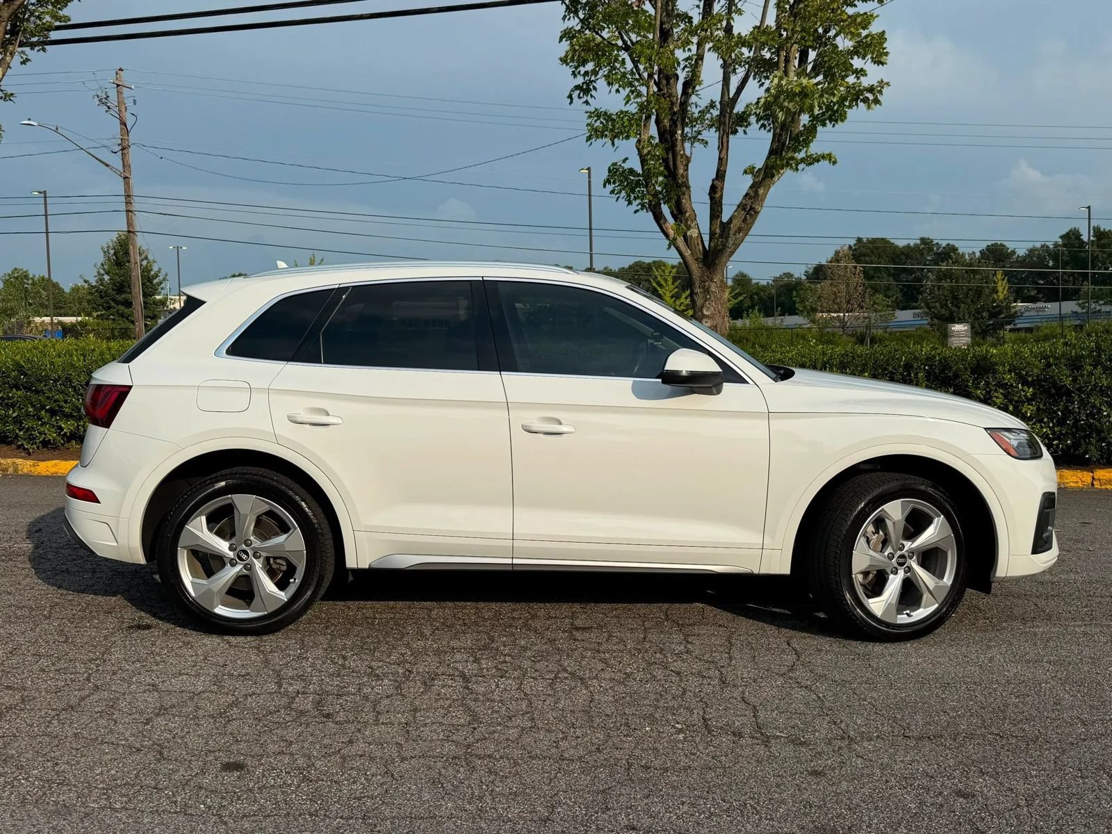 Used 2021 Audi Q5 2.0T Premium Plus w/ Premium Plus Package AWD/4WD image 3