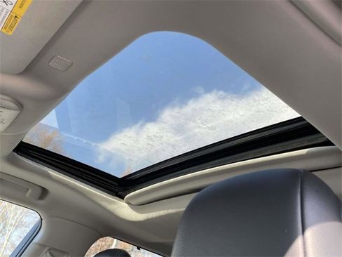 Used 2021 Toyota Highlander XLE image 23