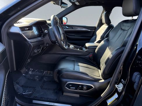 Used 2023 Jeep Grand Cherokee Overland w/ Advanced Protech Group III image 6