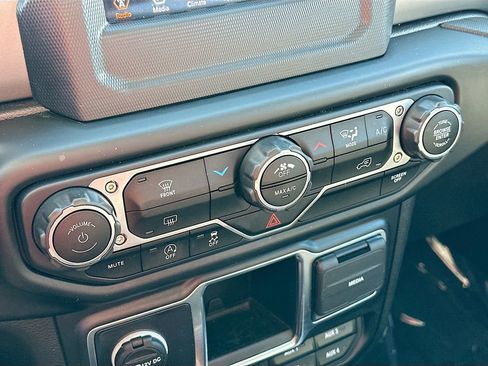 Used 2022 Jeep Gladiator Sport w/ Trailer Tow Package image 22