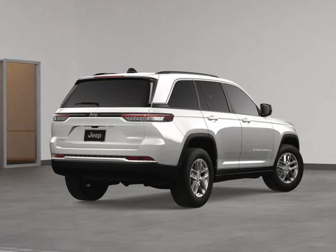 New 2024 Jeep Grand Cherokee Laredo image 5