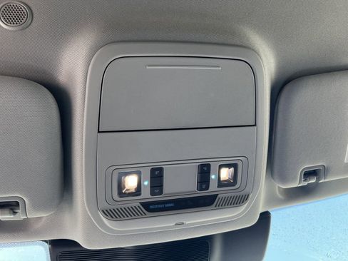 Used 2022 Ford Explorer XLT image 9