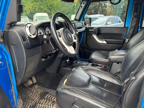 Used 2014 Jeep Wrangler Unlimited Sahara AWD/4WD image 10