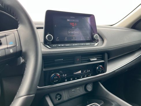 Used 2025 Nissan Rogue SV FWD image 20