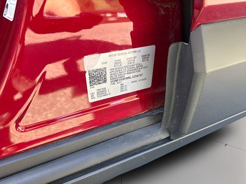 Used 2020 Chevrolet Traverse LT w/ LPO, Floor Liner Package AWD/4WD image 6