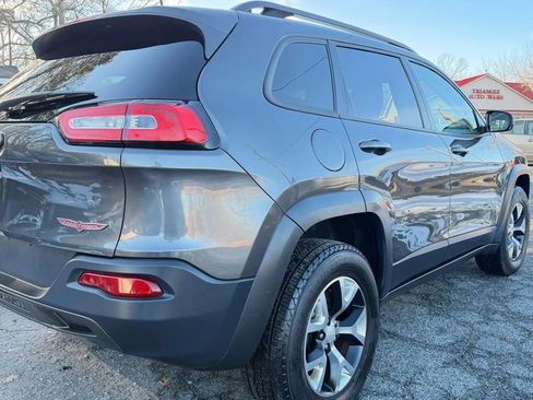 Used 2017 Jeep Cherokee Trailhawk w/ Cold Weather Group image 43