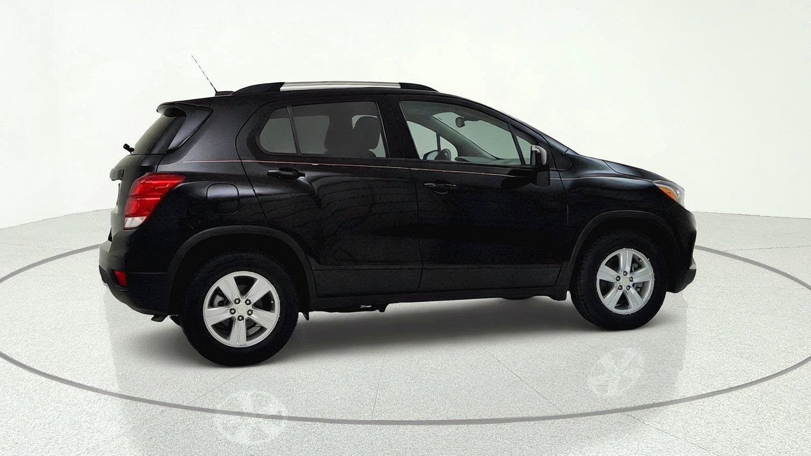 Used 2022 Chevrolet Trax LT w/ LT Convenience Package AWD/4WD image 7