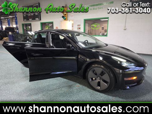 Used 2023 Tesla Model 3 Standard Range image 1