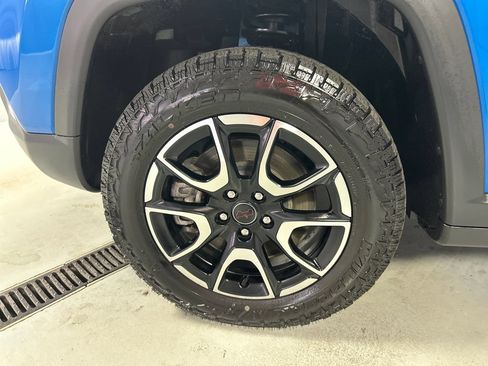 Used 2025 Jeep Compass Trailhawk w/ Trailhawk Elite Group AWD/4WD image 9