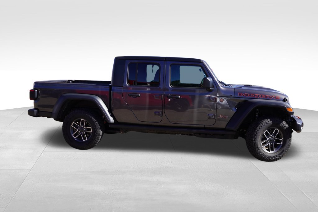 Used 2026 Jeep Gladiator Mojave AWD/4WD image 2
