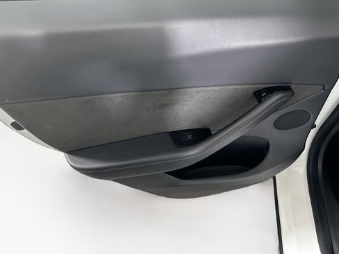 Used 2020 Tesla Model Y Long Range image 25