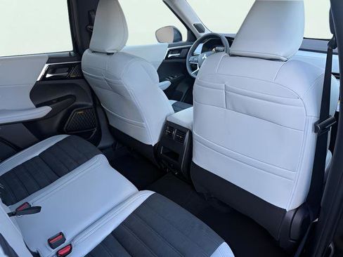 New 2026 Mitsubishi Outlander SE image 28