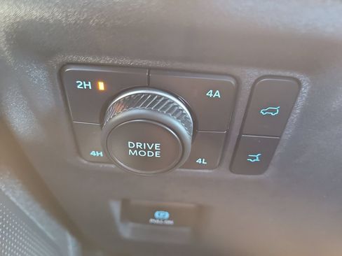 Used 2025 Ford Expedition Active AWD/4WD image 31