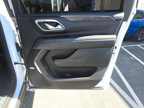 Used 2024 Chevrolet Suburban Z71 w/ Luxury Package image 27