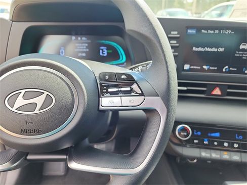 New 2025 Hyundai Elantra Blue image 24