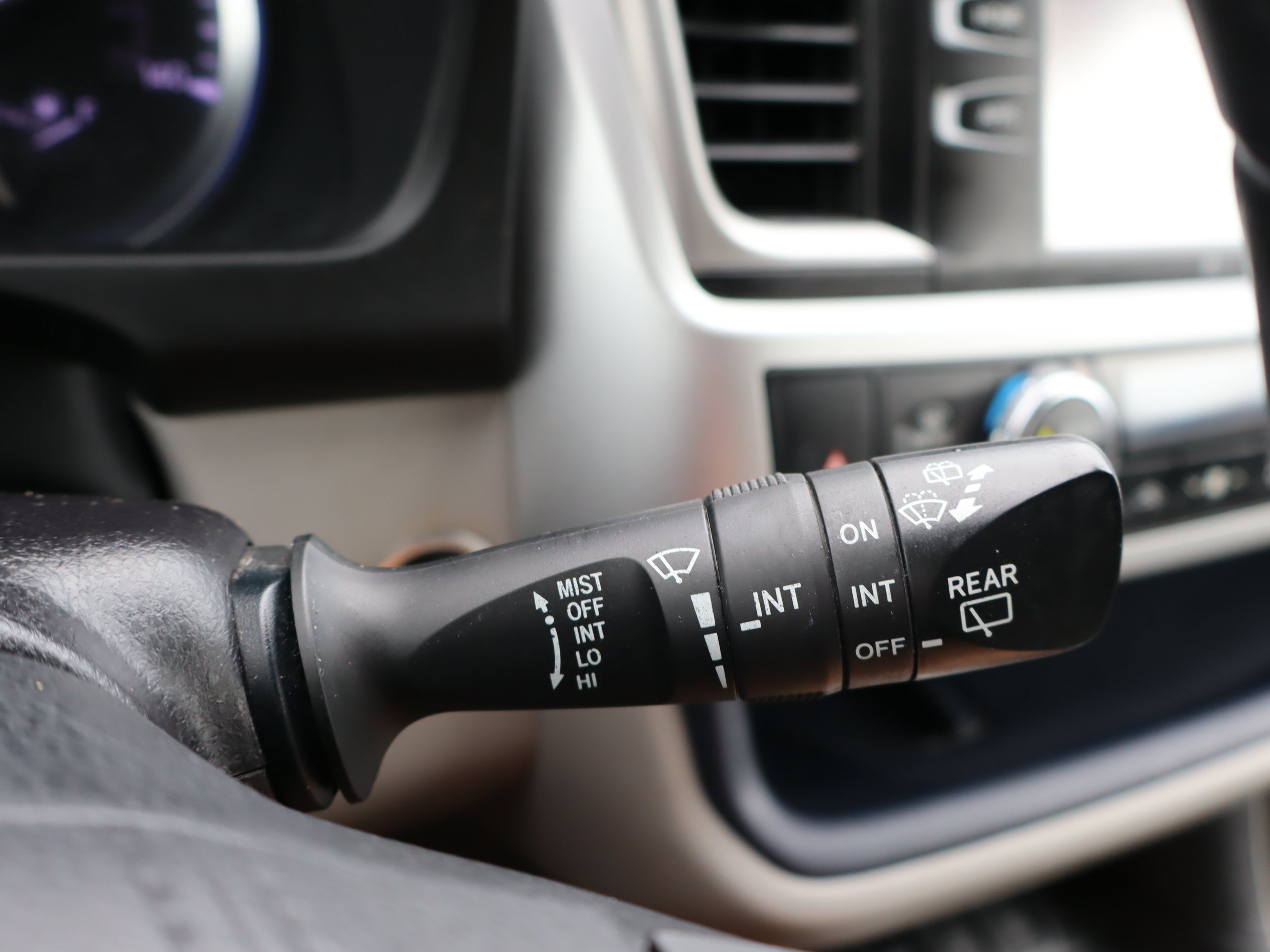 Used 2019 Toyota Highlander XLE FWD image 24