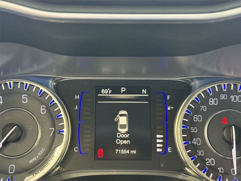 Used 2016 Chrysler 200 Limited FWD image 29