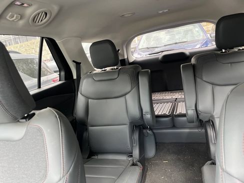 Used 2025 Ford Explorer Active w/ Active Comfort Package AWD/4WD image 6