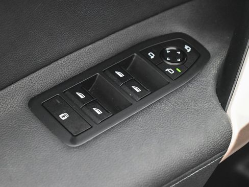 Used 2024 BMW iX xDrive50 w/ Premium Package image 10