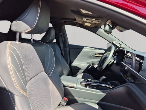 Used 2025 Toyota Crown Signia Limited w/ Advanced Technology Package image 15