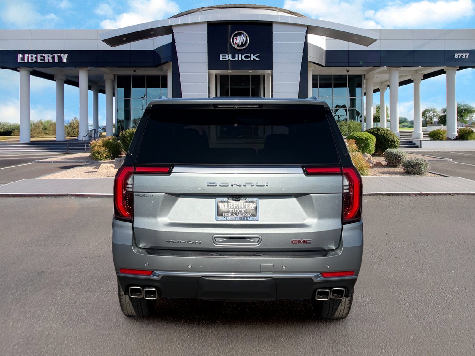 Used 2025 GMC Yukon Denali RWD image 9