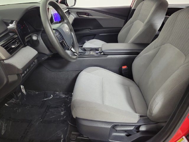 Used 2025 Toyota Camry Hybrid FWD image 19