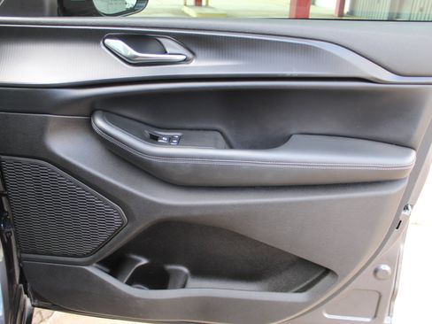 Used 2024 Jeep Grand Cherokee L Laredo image 18