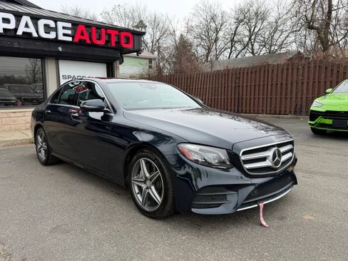Used 2017 Mercedes-Benz E 300 4MATIC image 3