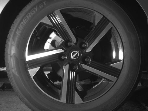 Used 2025 Nissan Sentra SV FWD image 15