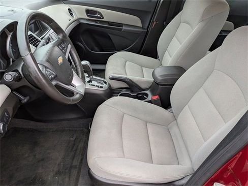 Used 2014 Chevrolet Cruze LT image 12