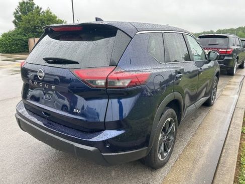 Used 2024 Nissan Rogue SV FWD image 3