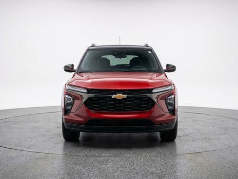 Used 2025 Chevrolet TrailBlazer LT FWD image 2