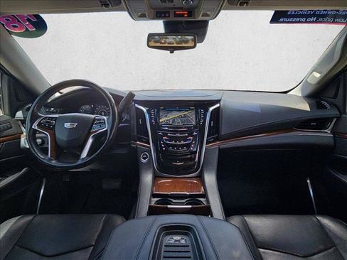 Used 2018 Cadillac Escalade Luxury RWD image 17