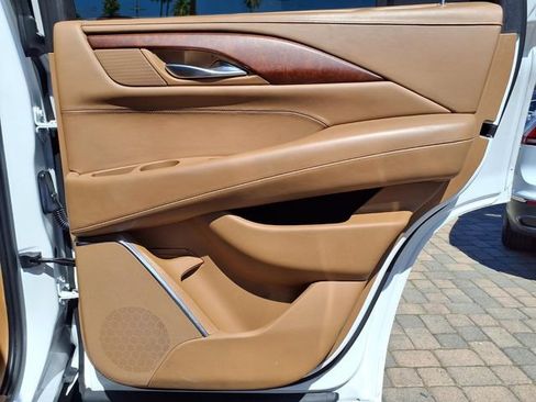 Used 2017 Cadillac Escalade Platinum AWD/4WD image 27