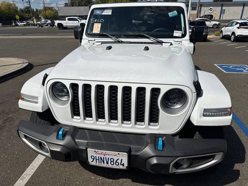 Used 2023 Jeep Wrangler Unlimited Sahara AWD/4WD image 9