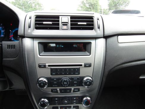 Used 2011 Ford Fusion SE FWD image 24