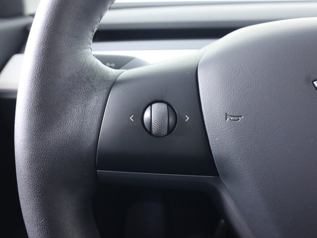 Used 2021 Tesla Model Y Long Range AWD/4WD image 11