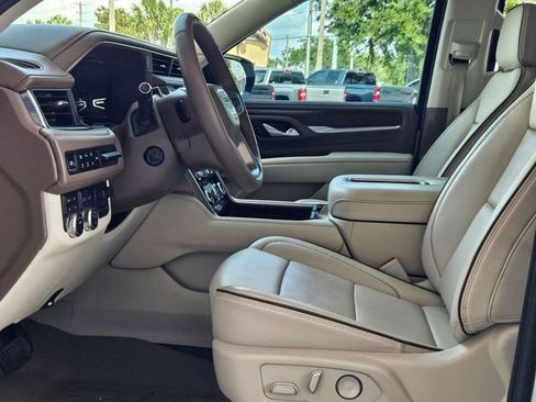 Used 2024 GMC Yukon Denali w/ Advanced Technology Package AWD/4WD image 21