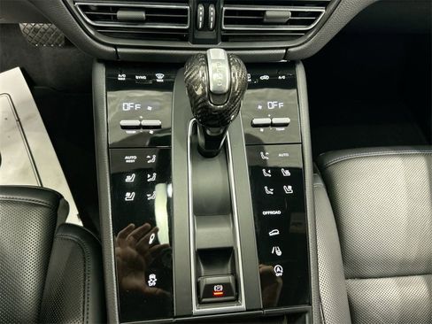 Certified 2023 Porsche Macan Turbo image 19