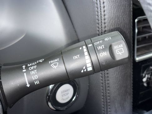 Used 2024 Nissan Armada SV AWD/4WD image 23