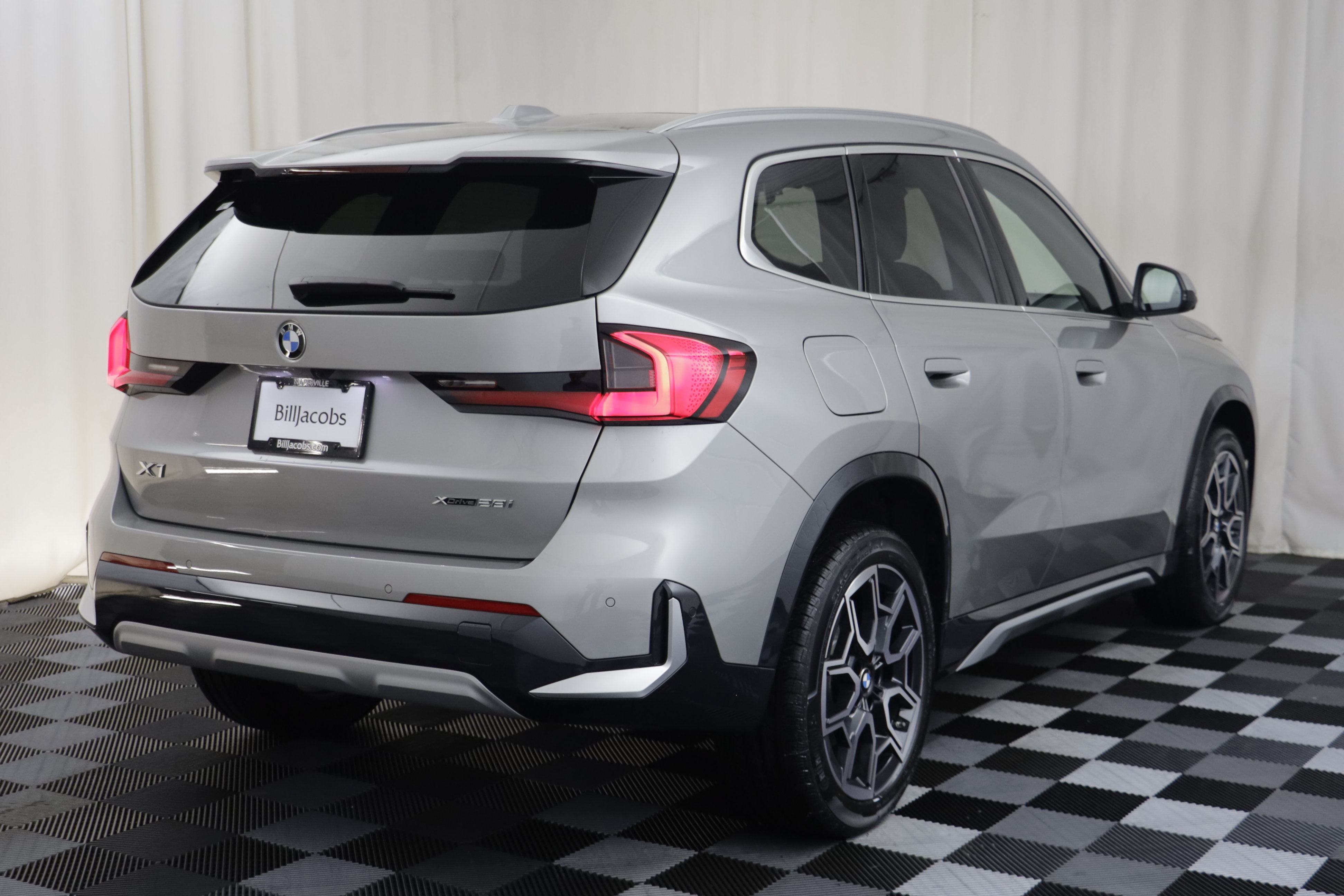 New 2027 BMW X1 xDrive28i AWD/4WD image 17