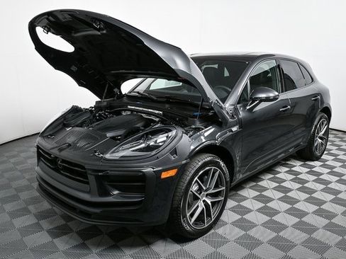 Certified 2025 Porsche Macan AWD image 33