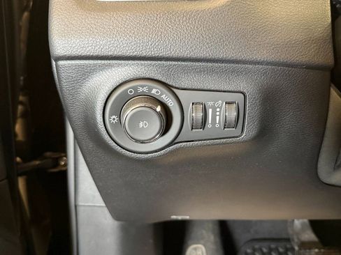 Used 2020 Jeep Compass Latitude w/ Cold Weather Group AWD/4WD image 18